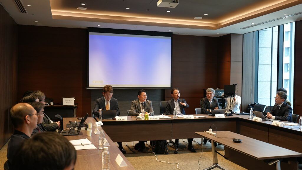 座談会での議論が盛り上がっている様子