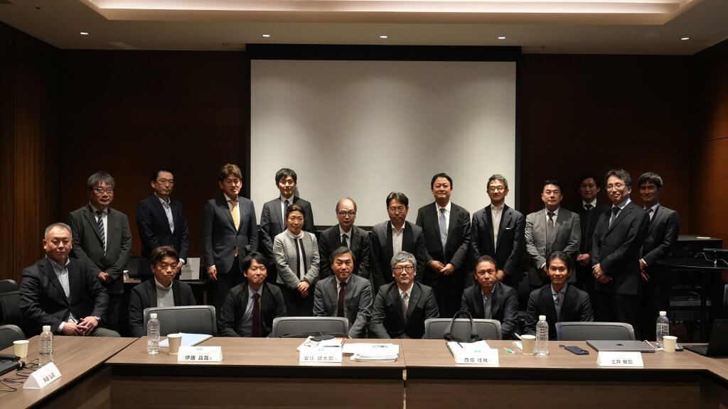 座談会に参加されたREIT業界のキーマンの皆さまによる記念写真